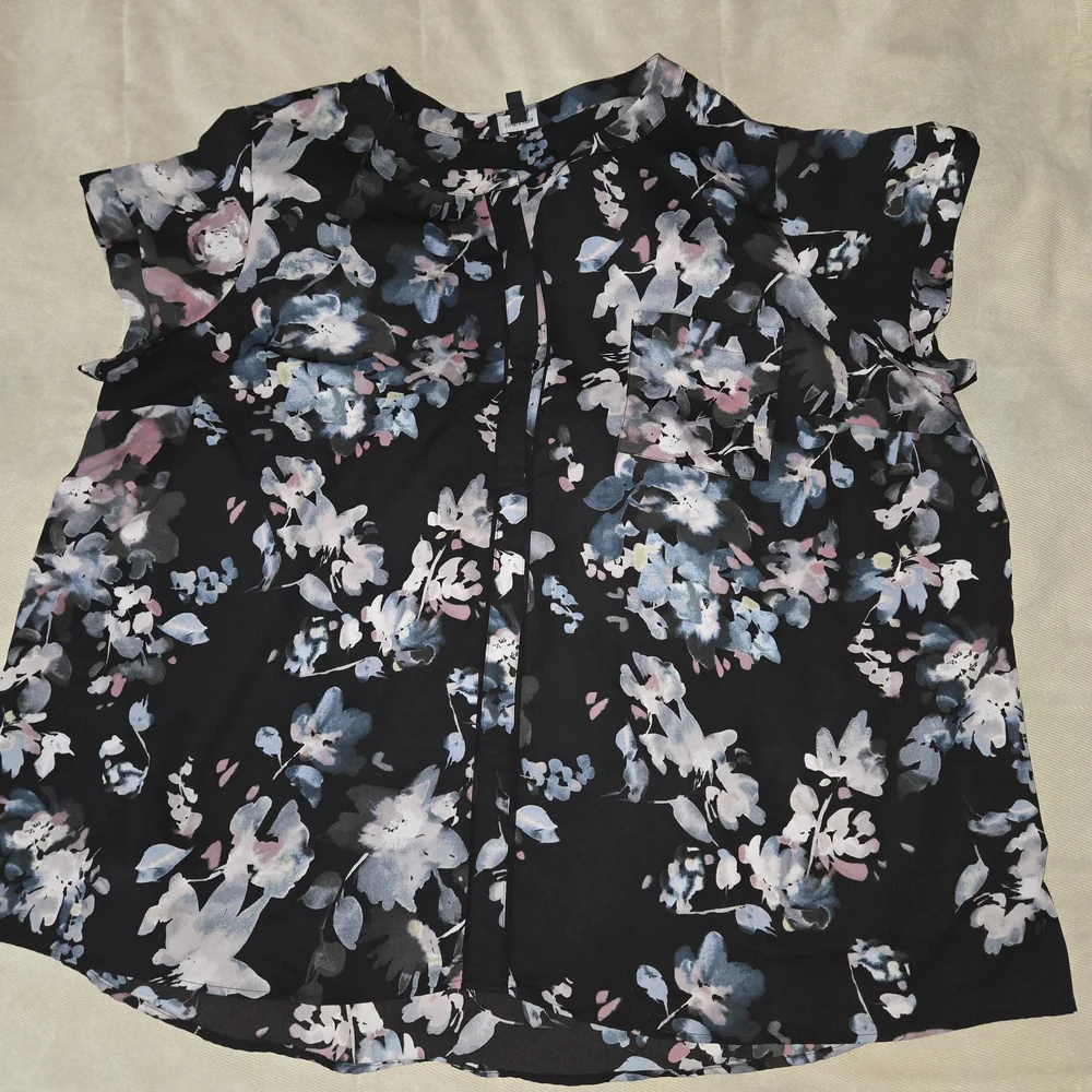 3 For $60. Simply Vera Vera Wang Black Floral Blouse - Picture 7 of 11